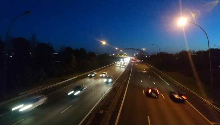 the window of a bus breaks on the A7, the beginning of a long night for travelers