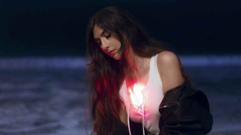 American Weyes Blood releases her new album, an observation of contemporary loneliness