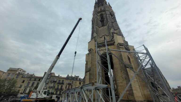 An “exceptional” scaffolding of 700 tons installed to the top of the Saint-Michel spire in Bordeaux