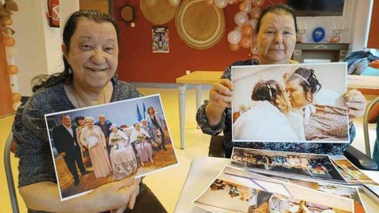 Andrée and Liliane, two residents of an nursing home, say yes after 47 years of secret love