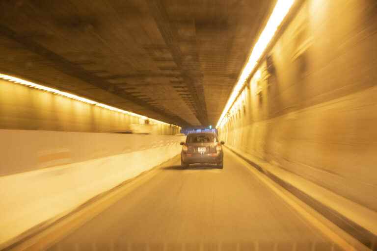 Another quiet morning in the Louis-Hippolyte-La Fontaine tunnel