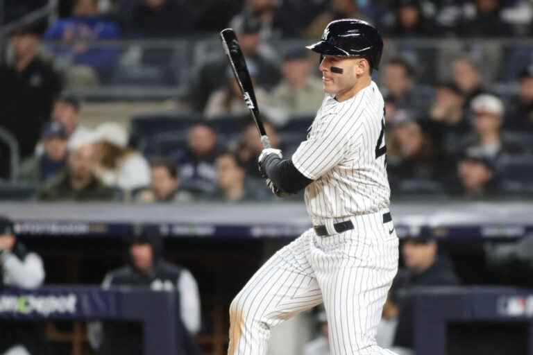 Anthony Rizzo stays with the Yankees