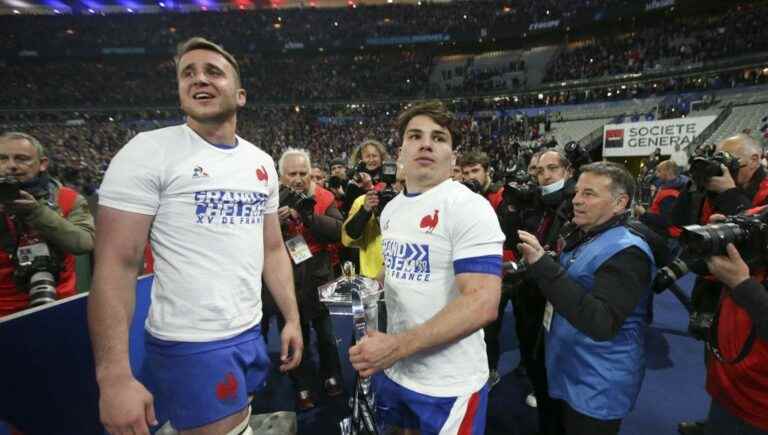 “Antoine Dupont fully deserves his place as captain of the XV of France”, says his friend and teammate A. Jelonch