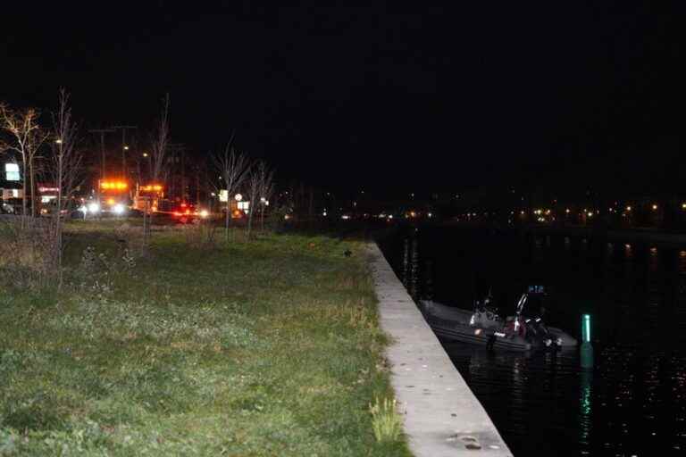 Borough of LaSalle |  A vehicle plunges into the Lachine Canal