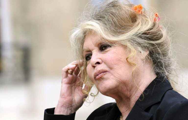 Brigitte Bardot criticizes the slaughter of deer in Longueuil