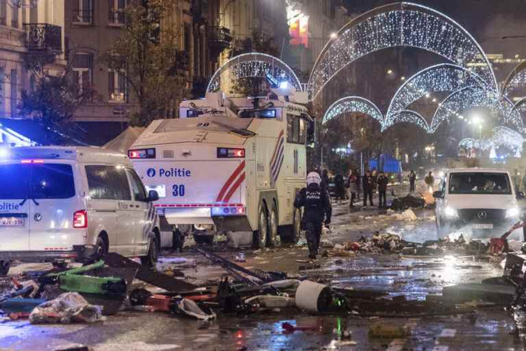 Cleaning in the streets of Brussels in the aftermath of the riots