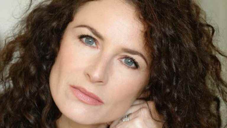 Elsa Lunghini leads the life of a Château in the Gard for HERE IT ALL BEGINS