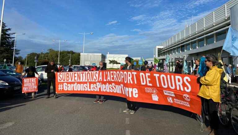 Extinction Rebellion demonstrated this Saturday at Tours airport