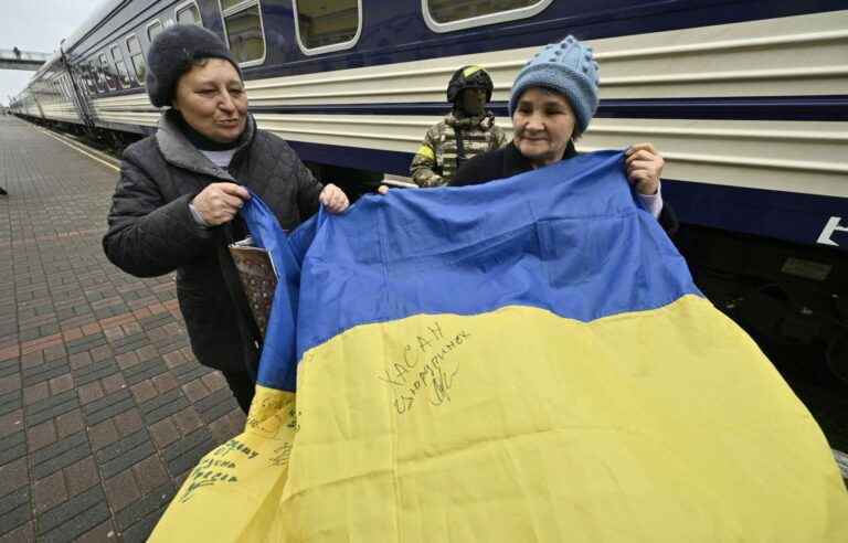 Families reunited at the reopening of Kherson train station