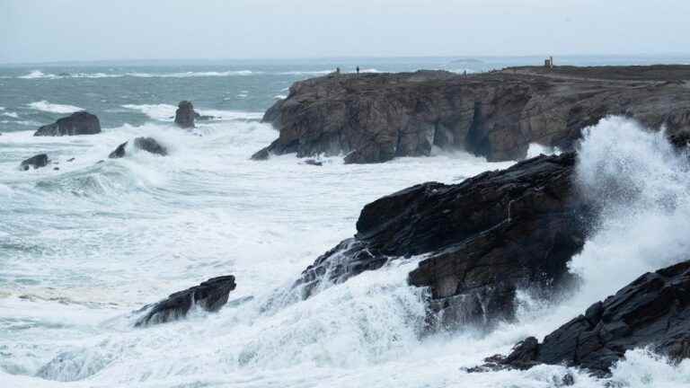 Finistère and Morbihan are placed on orange vigilance “waves-submersion”, due to a strong swell