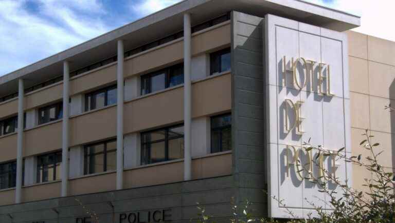 Fireworks on the facade of the Montpellier police station in the middle of the night