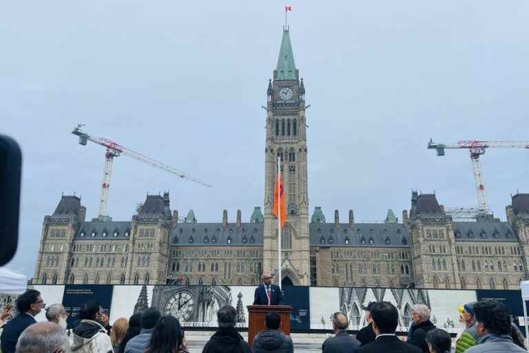 Hindu flag in front of Parliament |  Shades for this politically charged symbol