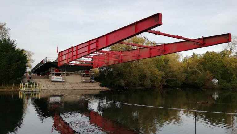 In Olivet, the Cotelle bridge is taking shape again