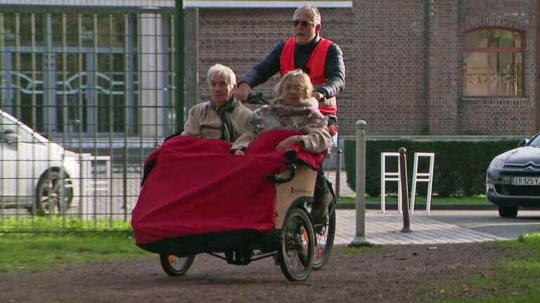 In the North, an association allows residents of an nursing home to escape in a scooter