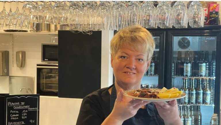 In the kitchen with chef Catherine Nempont of “La Brasserie du Charron” in Soumans