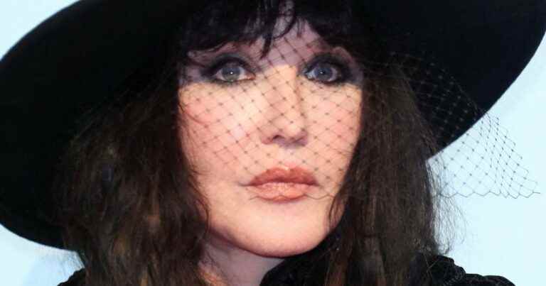 Isabelle Adjani warns her niece Zoé who looks so much like her, daughter of her brother who died in 2010