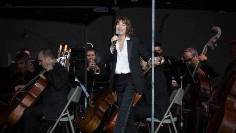 Jane Birkin, Arthur H and Edgar Morin gathered for an evening of support for the Iranian people on December 12 in Paris