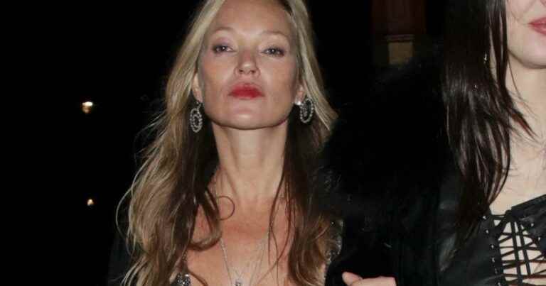 Kate Moss in a completely transparent dress, she lets out a breast in the middle of the street