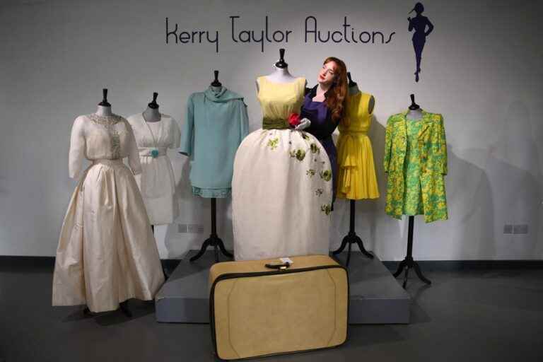 Left 50 years in a suitcase |  Liz Taylor ‘lucky’ dress up for auction