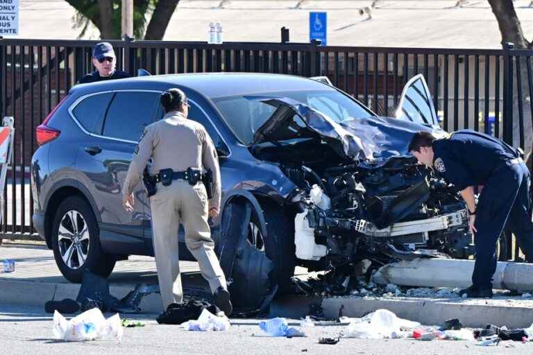 Los Angeles |  A car overturns a group of police officers in training and injures 25