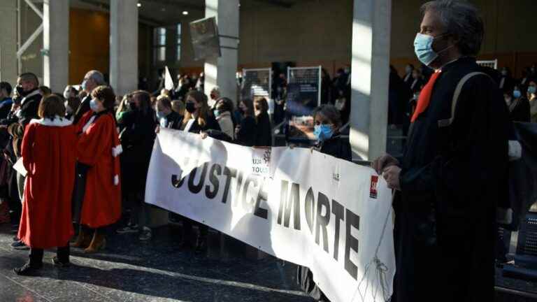 Magistrates, lawyers and clerks mobilized today against “a discount justice”