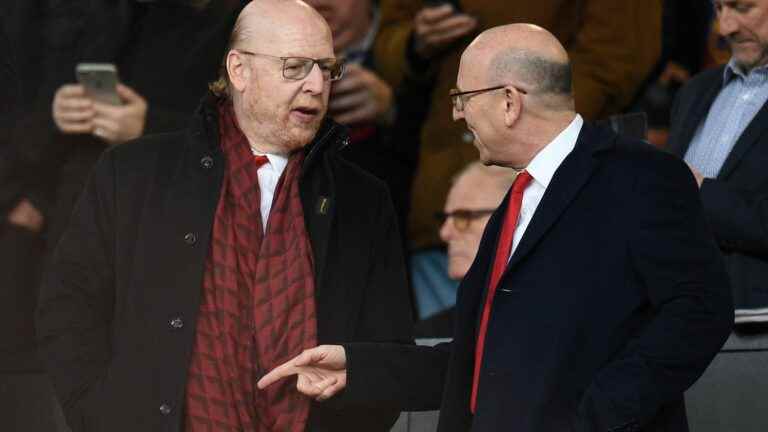 Manchester United owners pave way for sale