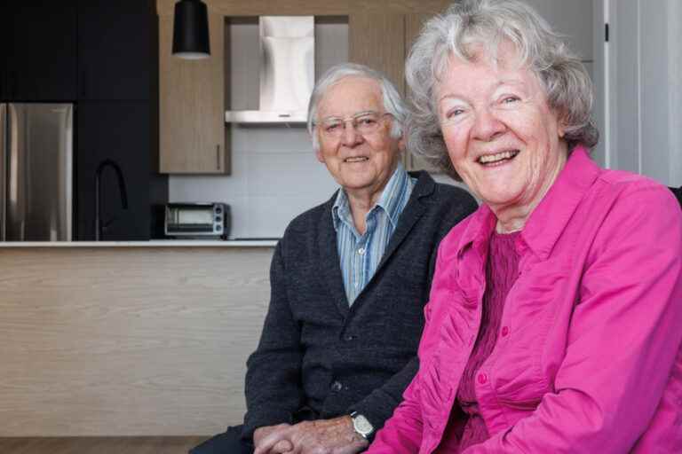 Married for 60 years, they become neighbors