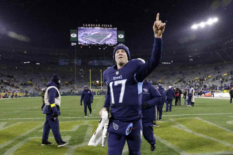 NFL |  Quarterback Ryan Tannehill leads Titans to 27-17 win over Packers