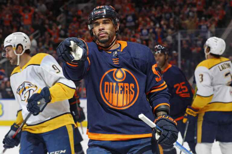 NHL |  Evander Kane cut in the wrist by a skate