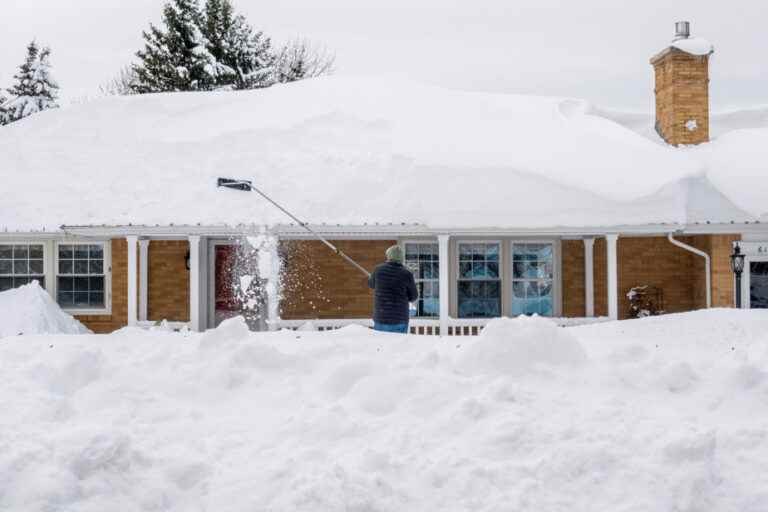 Nearly 2 meters of snow fell in Buffalo