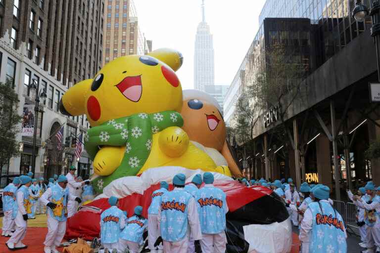 New Yorkers Gather for Thanksgiving Day Parade