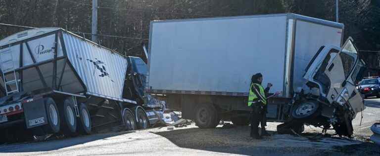 [PHOTOS] Montérégie: the driver of a cube truck dies in a violent accident