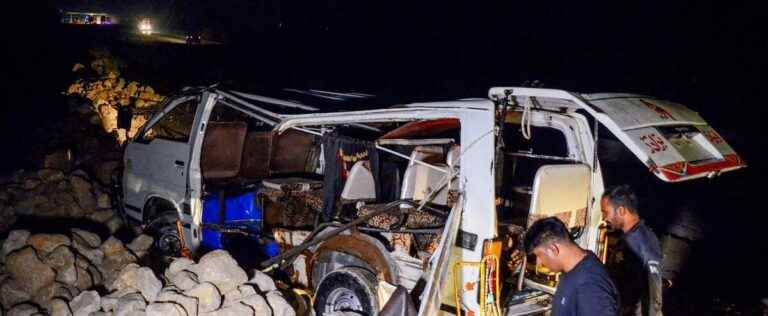 Pakistan: at least 20 dead, including 11 children, in a road accident