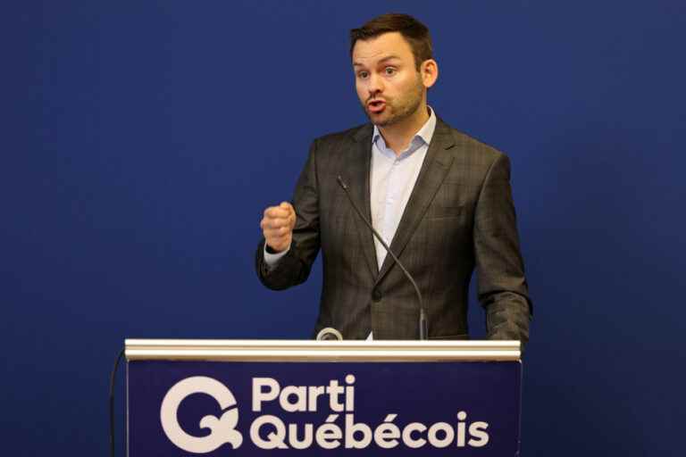 Party Negotiations |  The PQ reduces its demands to the “bare minimum vital”