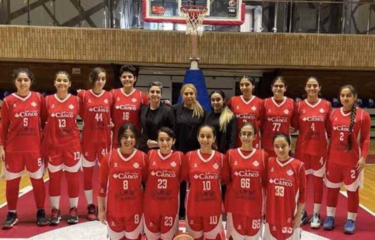 Photo of Iranian basketball players without hijab sparks controversy