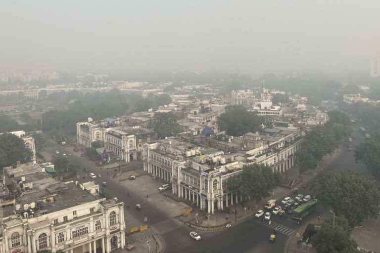 Pollution in India |  Suffocated New Delhi closes schools