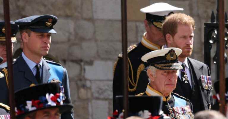 Prince Harry ruthless with his father, Charles III?  He snubs the hand he offers to her.. and to Meghan