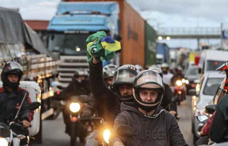 Road blockages escalate in Brazil, two days after Bolsonaro defeat