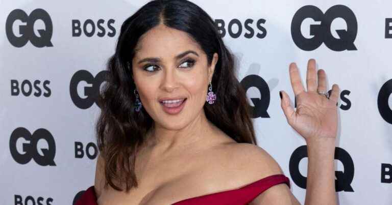 Salma Hayek: Her vertiginous neckline captivates the prestigious guests of GQ Men of The Year