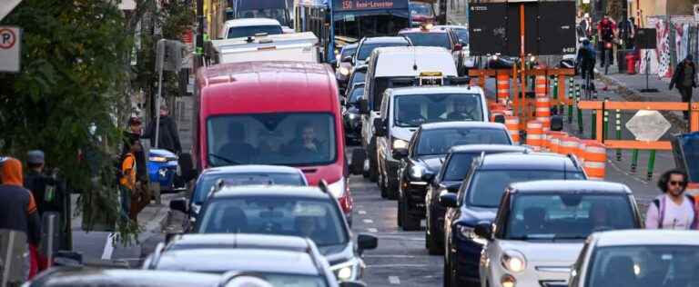 Significant congestion around the Jacques-Cartier Bridge after an incident