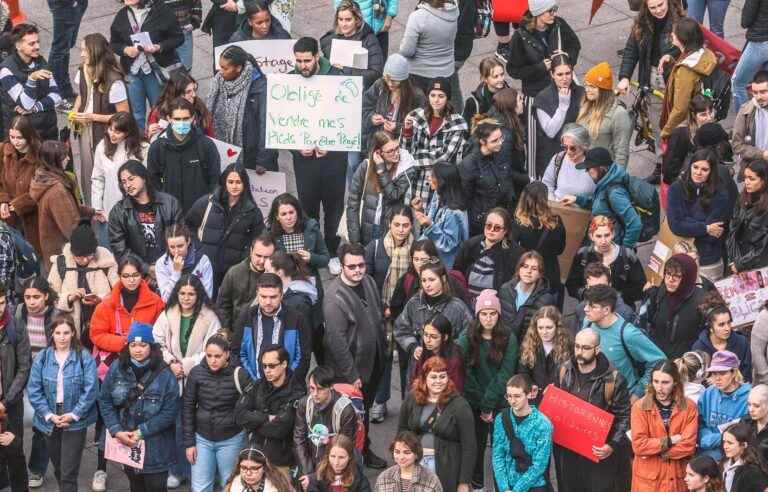 Students protest for internship pay