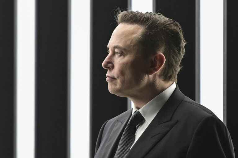 Takeover of Twitter |  Alone at the controls, Elon Musk prints his mark