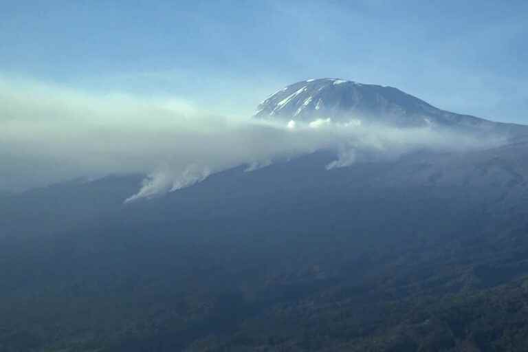 Tanzania deploys army in the face of fire on Kilimanjaro