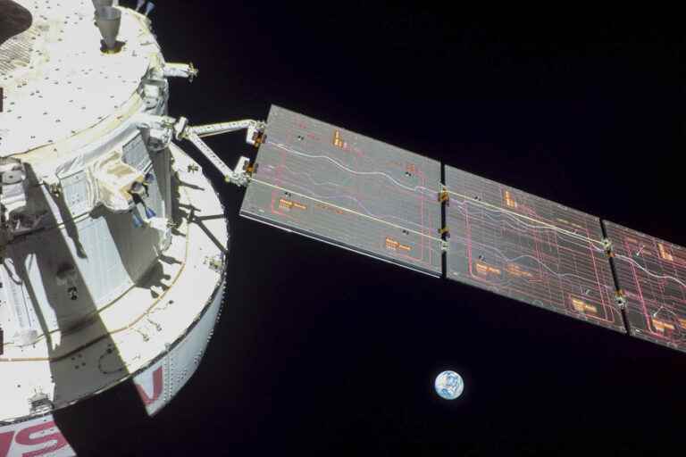 The Orion spacecraft placed in lunar orbit