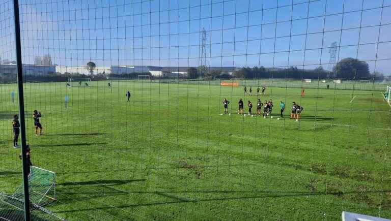 The Stade Lavallois coach rants about the poor quality of the training ground