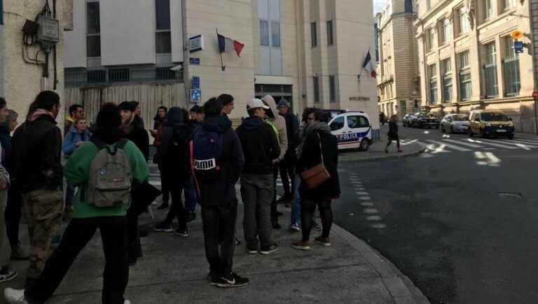 The anti-basins activist, arrested at the Poitiers University Hospital, is placed under judicial control