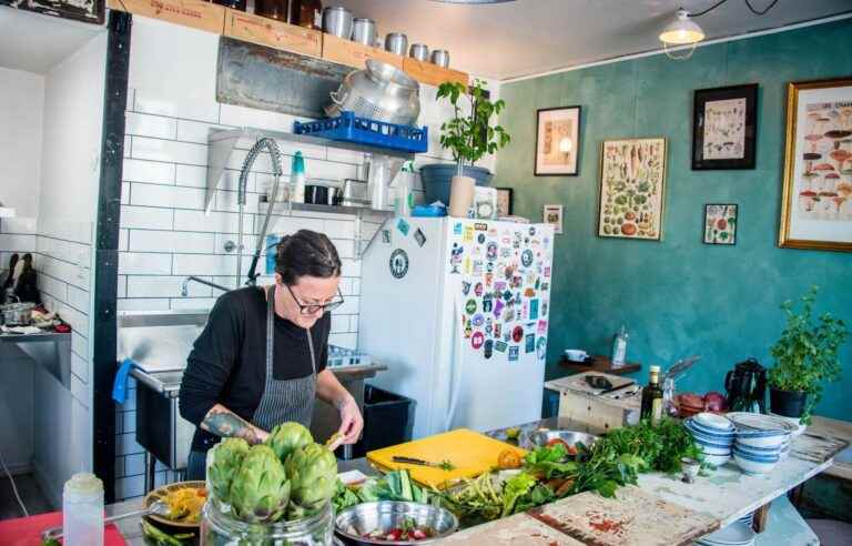 These chefs who welcome you to their micro-restaurants