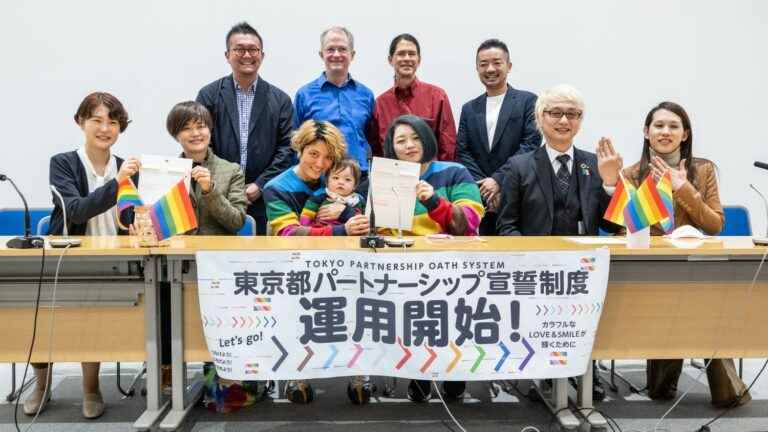 Tokyo City Hall issues its first union certificates for same-sex couples