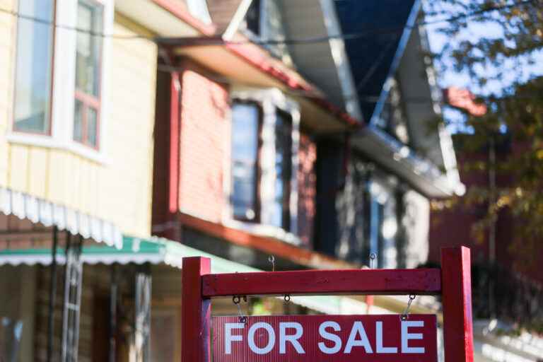 Toronto |  Home sales down 49% from October 2021