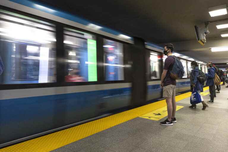 Two new universally accessible metro stations